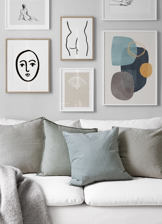  – Abstracte grafische kunst met abstracte vormen in blauw en oranje op een beige achtergrond