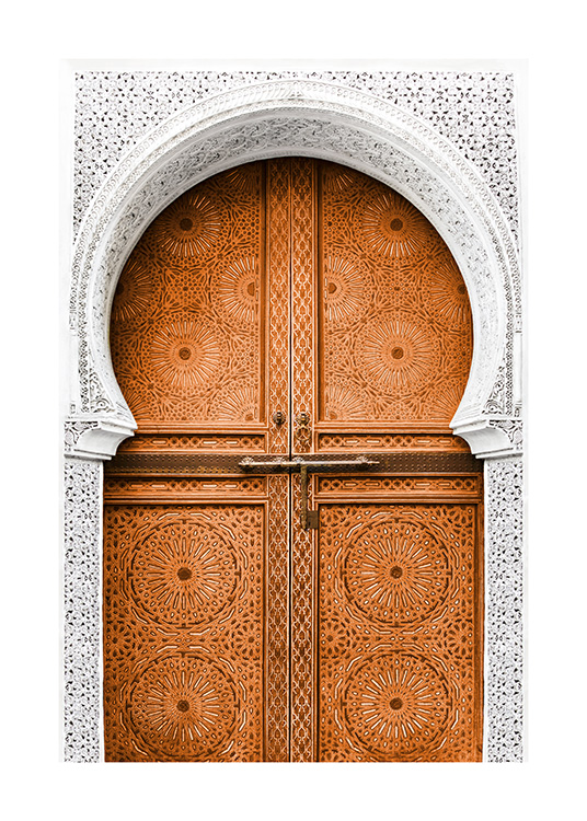 – Fotografie einer ockerfarbenen Tür, umgeben von einem weißen Eingang.