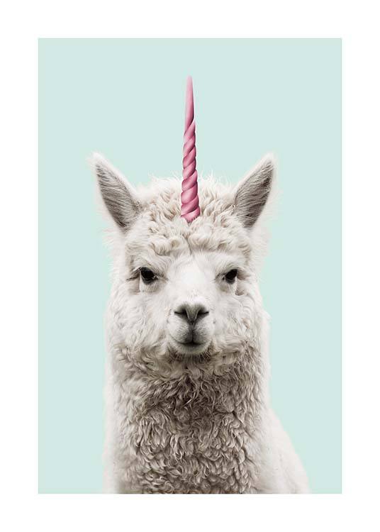 –Poster eines Lamas mit einem Horn auf einem bunten Hintergrund.