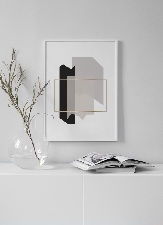  – Grafische Illustration mit Formen in Grau, die wie Fragmente aussehen, mit einem goldenen Rahmen in der Mitte