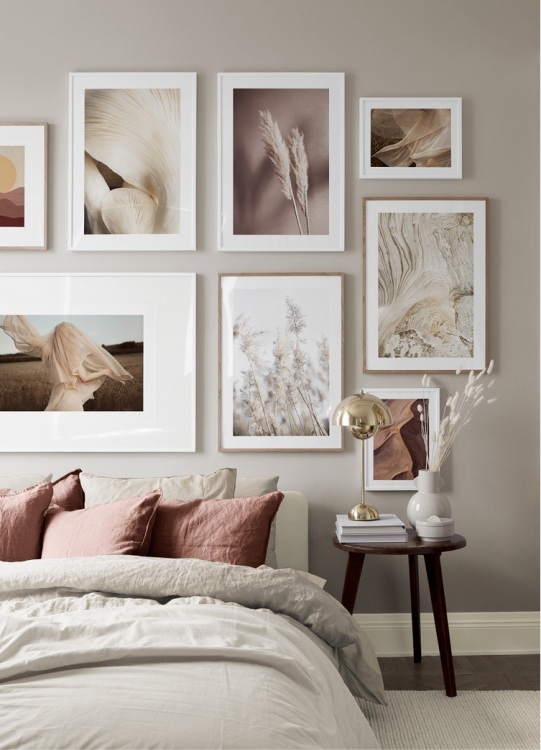  – Foto van een beige klif met een wervelend, abstract patroon