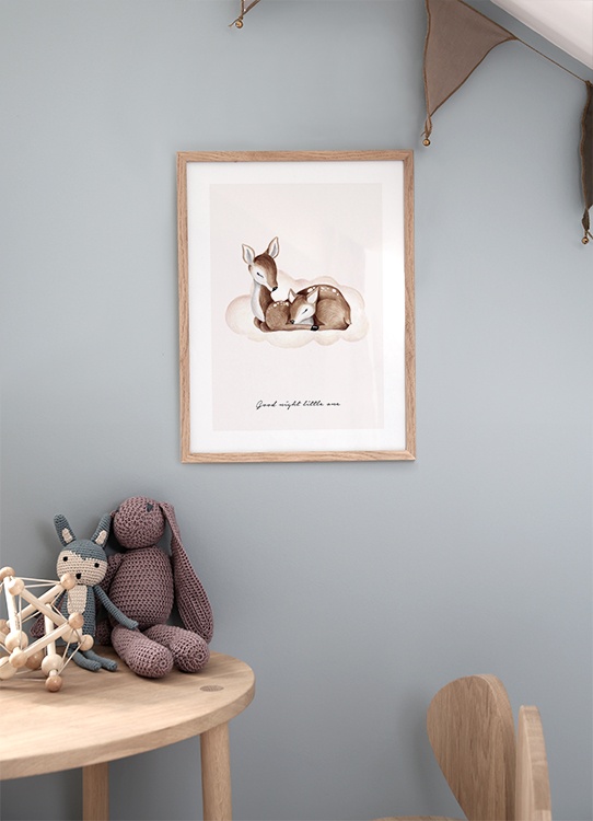 Illustratie met twee slapende herten op wolk met tekst Good night little one