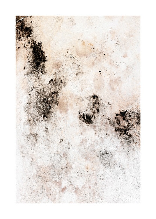  - Close-up van een beige en witte muur met zwarte vlekken en vlekken in een abstract patroon