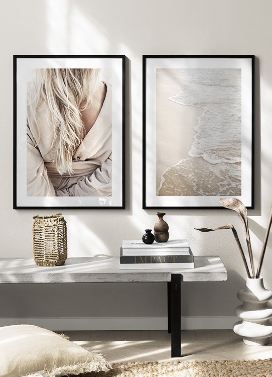  – Foto van een strand met rustige golven die op het zand rollen