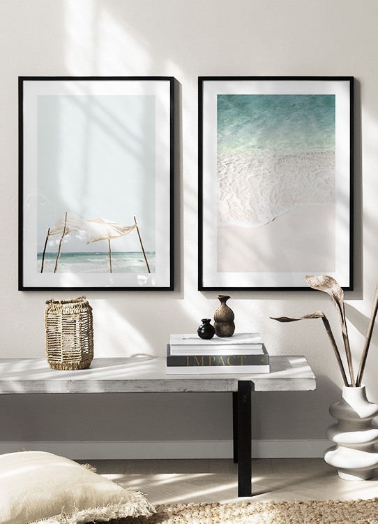  – Photographie d’eau bleue claire et d’une plage de sable blanc