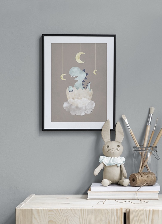  – Illustration d’un petit dinosaure bleu dans un œuf au-dessus d’un nuage sur un fond marron