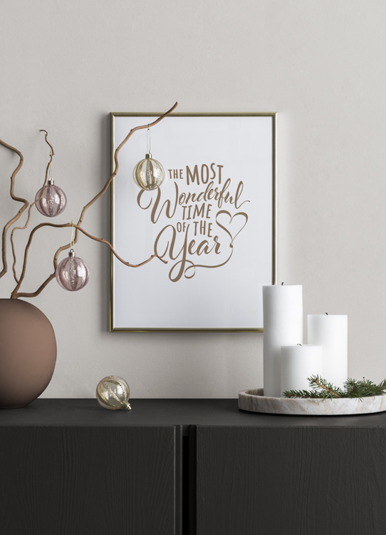  – Texte « The most wonderful time of the year » dans une police marron sur un fond blanc