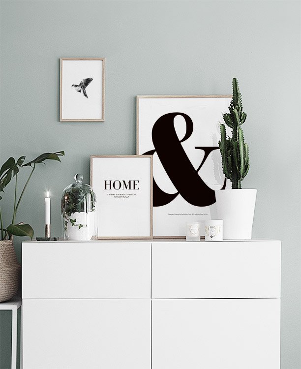  – Schwarz-weiß-Typografieposter mit einem Und-Zeichen und Text darunter