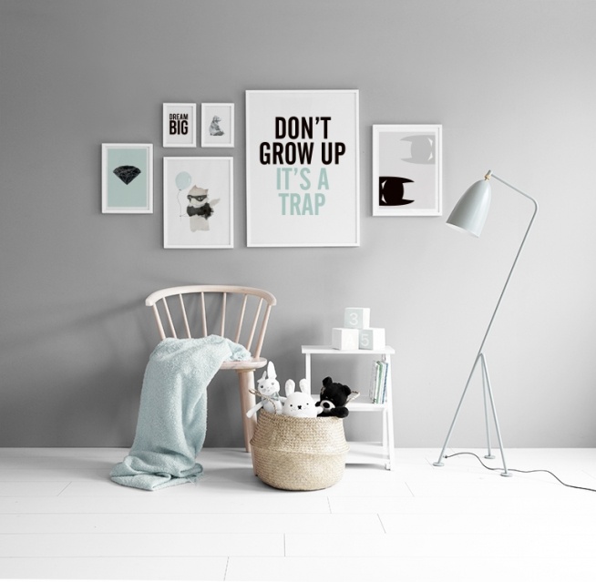 Mr Raccoon Blue, Affiches / Posters pour enfants chez Desenio AB (7778)