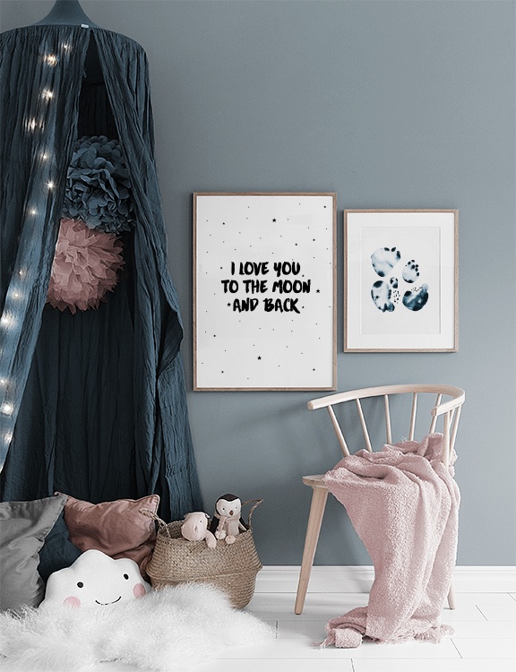 Moon And Back, Prints / Kinderposters bij Desenio AB (7786)