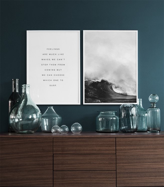 – Zwart wit foto van een grote oceaangolf