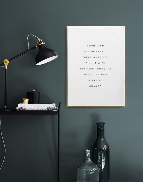  – Zwart wit quoteposter met een quote over het vullen van je geest met positieve gedachten