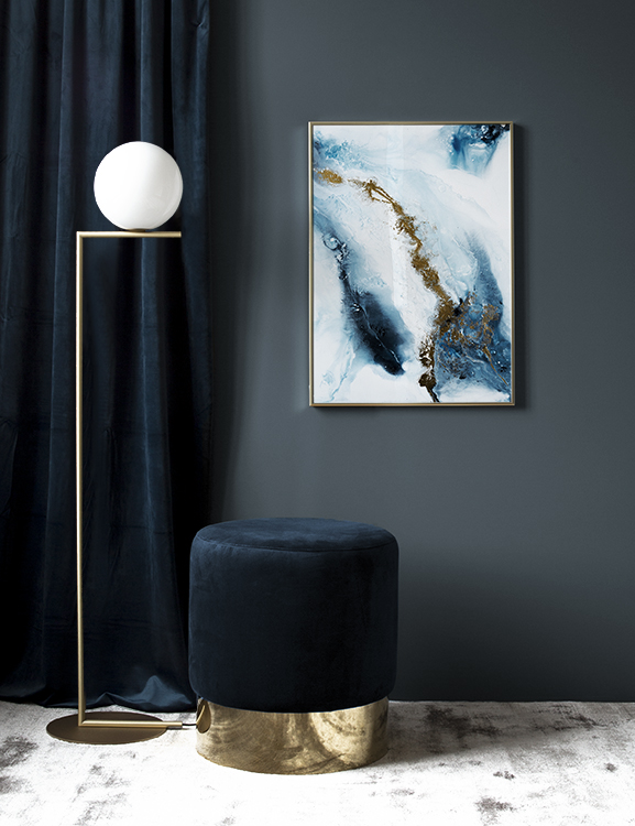  – Olieverf in wit en blauw met een abstracte gouden werveling in het midden