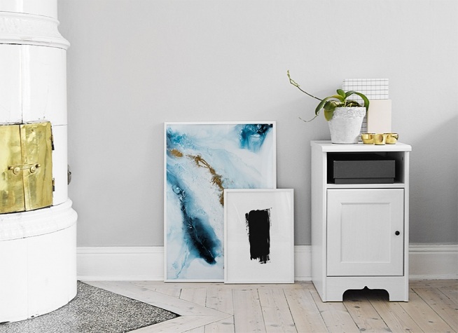  – Olieverf in wit en blauw met een abstracte gouden werveling in het midden