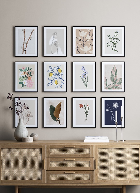 – Wandkalender mit Botanikillustrationen, mit einer Blume oder Pflanze für jeden Monat